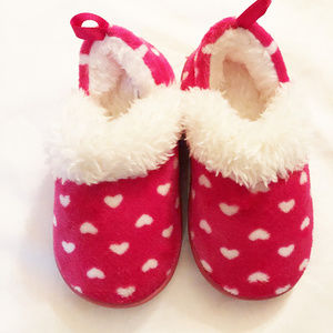 Slippers hearts toddler girls new size 5-6M faux fur lining